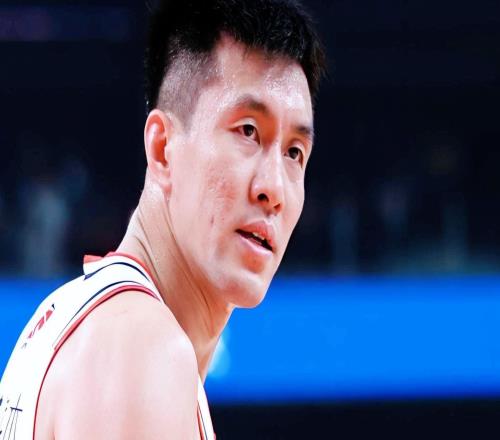 被骗千万传闻真相大白仅1天，郭艾伦又出大动作，牵连周深太意外