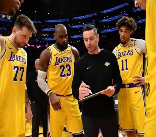 3连败后，湖人又传来2大坏消息！状元秀成“短板”，季后赛恐悬了