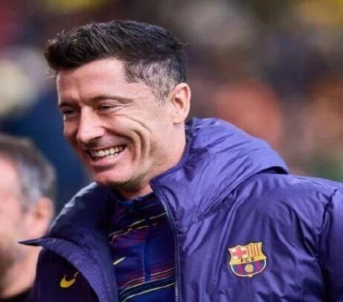 斯基拉丨米兰询问莱万的情况