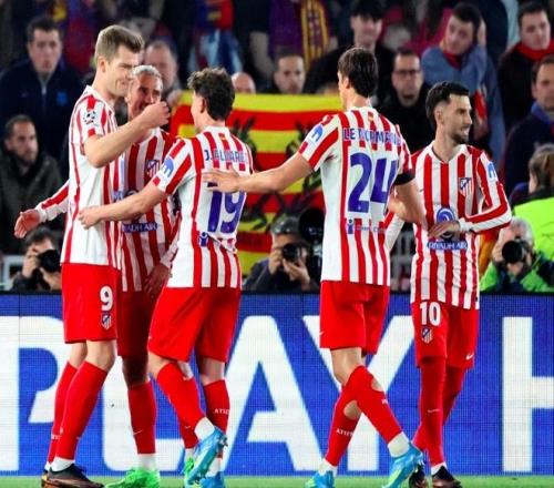 02爆冷！巴萨红牌+失利，巴黎20碾压利物浦，欧冠变天了