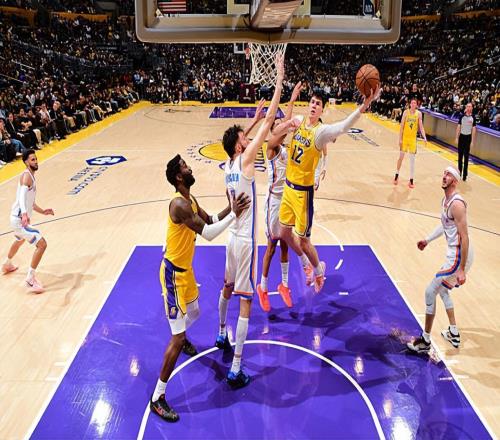 能力实在是太平庸了，但侧翼新星竟然能够在湖人坐上先发位置