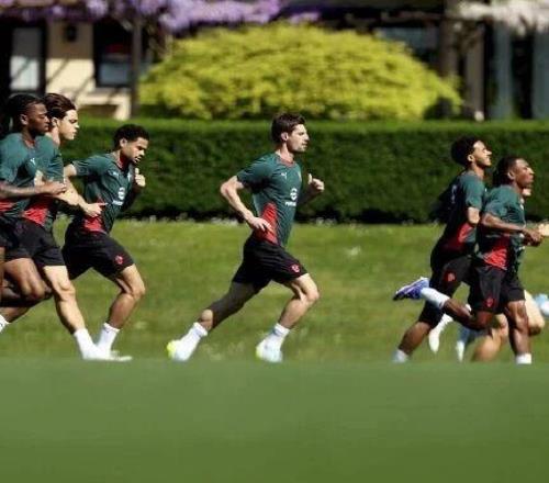 记者丨与青年队进行了一场友谊赛