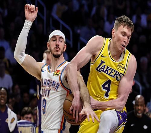 又一次浪费了机会！湖人侧翼新星看起来真是彻底没救了