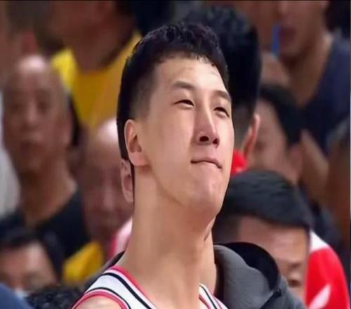 首发30分钟，轰2分+5犯，球迷：早早犯满是你对球队最大的帮助