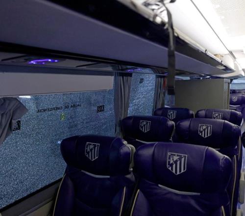 马竞晒大巴被砸照片并圈NASA：今晚我们也见到了月亮的背面