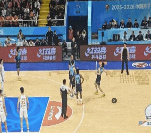 宁波硬气！贝兹利与队友爆发冲突，声明霸气回应：外援不拥有特权