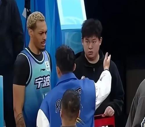 把贝兹利打失业了张镇麟意外躺枪，公开做出回应，获赞夺冠拼图