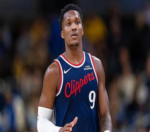 弱点不断被暴露出来！快船后场新援的打法本身就有很强的局限性