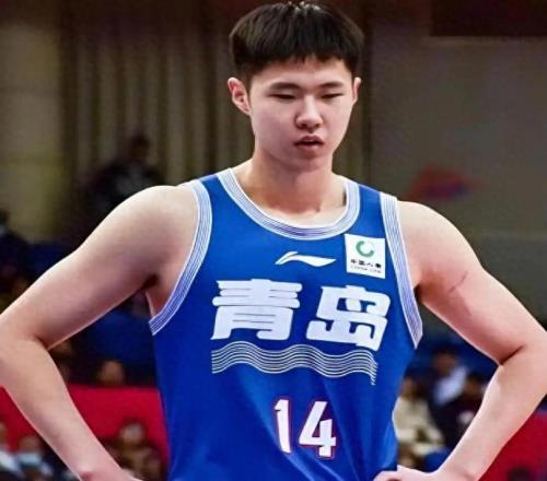 5中0、3次低级犯错！对不起国字号身价，青岛负广东他难卸责