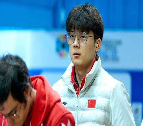 体坛联播10人巴萨主场不敌马竞，巴黎2比0碾压利物浦