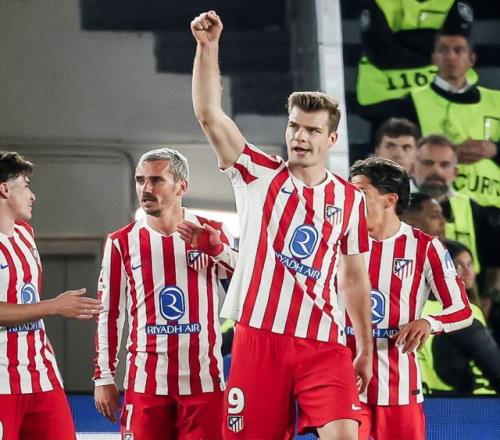 欧冠1米95巨无霸杀疯了：14战巴萨轰7球！比肩两大传奇