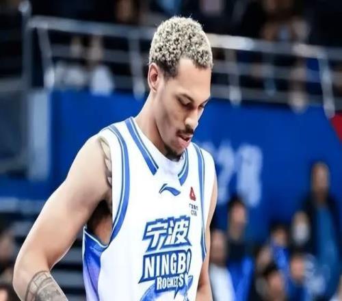 够硬气！前广东强援与自家队友教练冲突，黑马下狠手，总经理霸气