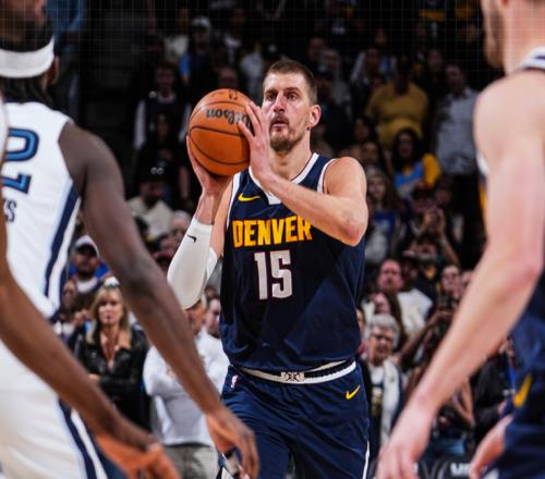 约基奇14+15+10穆雷5记三分，新援神射队史第2人，掘金擒熊10连胜