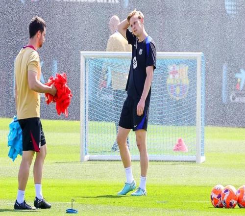 阿斯跟队：德容周四已恢复合练种种迹象表明佩德里只是轻伤