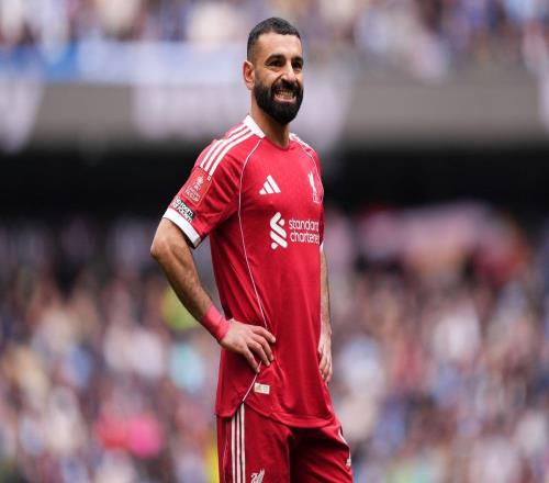 利物浦15败后杀进巴黎，Isak躺了4个月终于能坐板凳