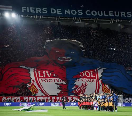 霸气十足，巴黎赛前秀出“浩克手撕利物浦”TIFO