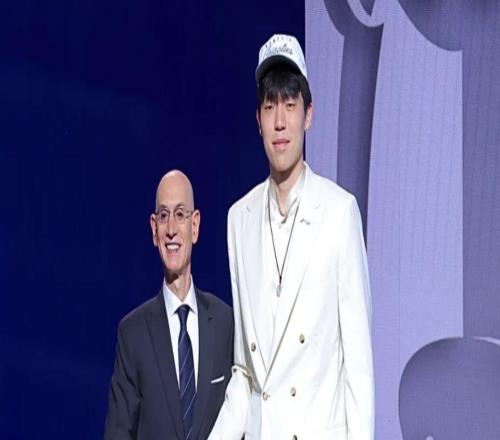 美媒重排2025年选秀:杨瀚森掉出首轮弗拉格状元克努佩尔榜眼